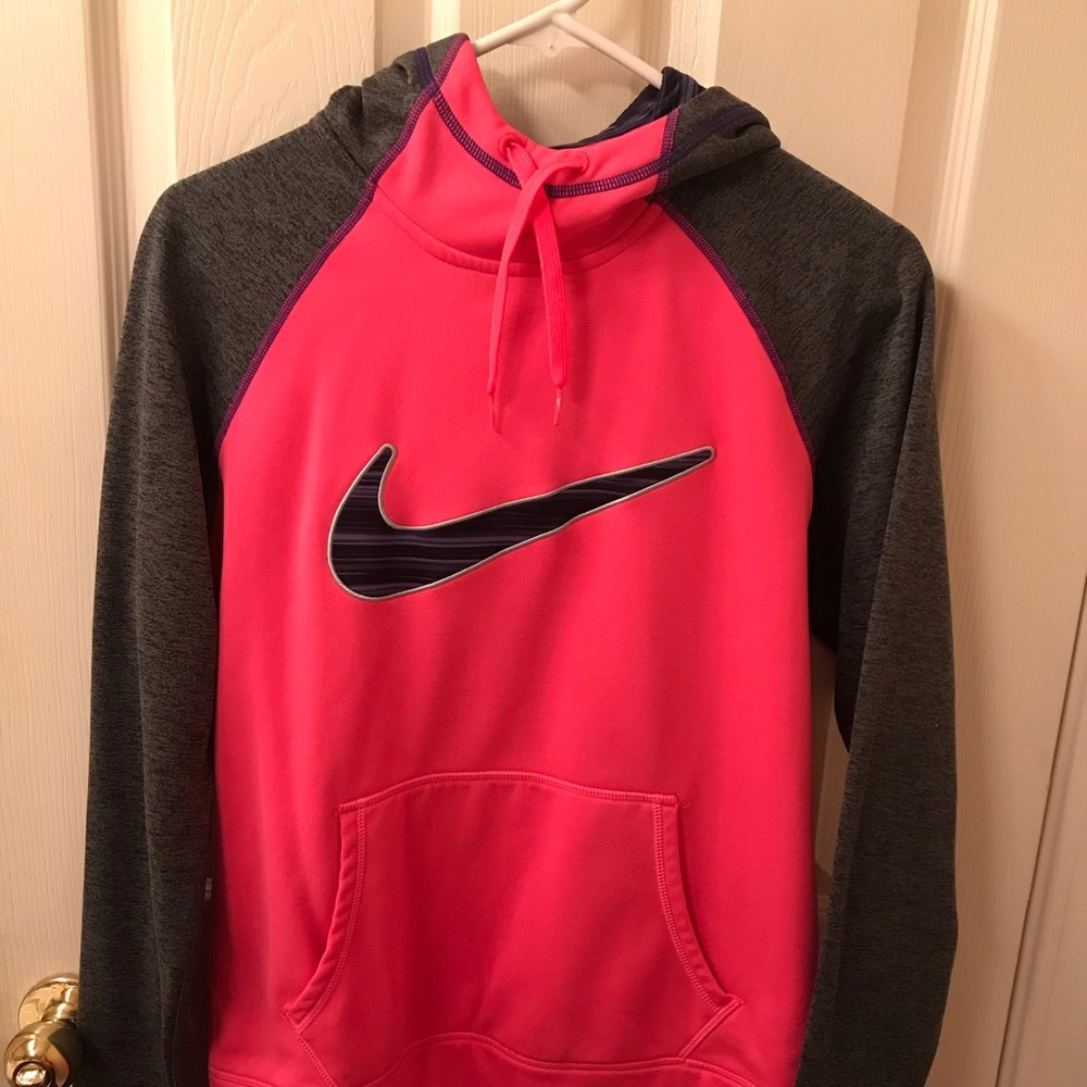 Nike women’s Therma-Fit hoodie size Medium
